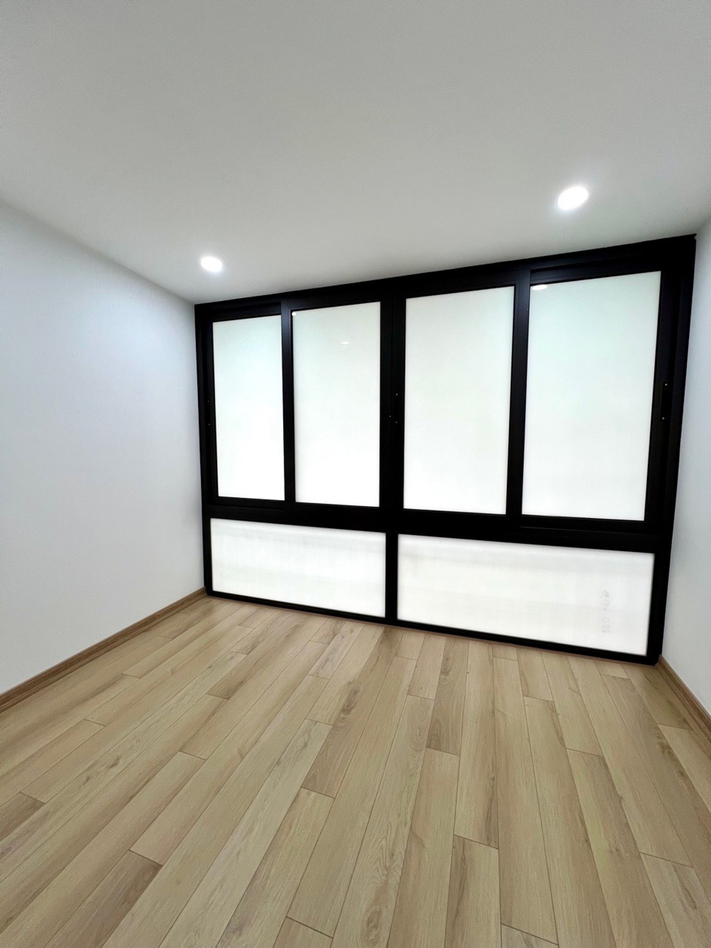 Bán nhà Tập thể Quỳnh Mai - diện tích 90m2 5 tầng - 3 ngủ rộng rãi - giá 5,3 tỷ