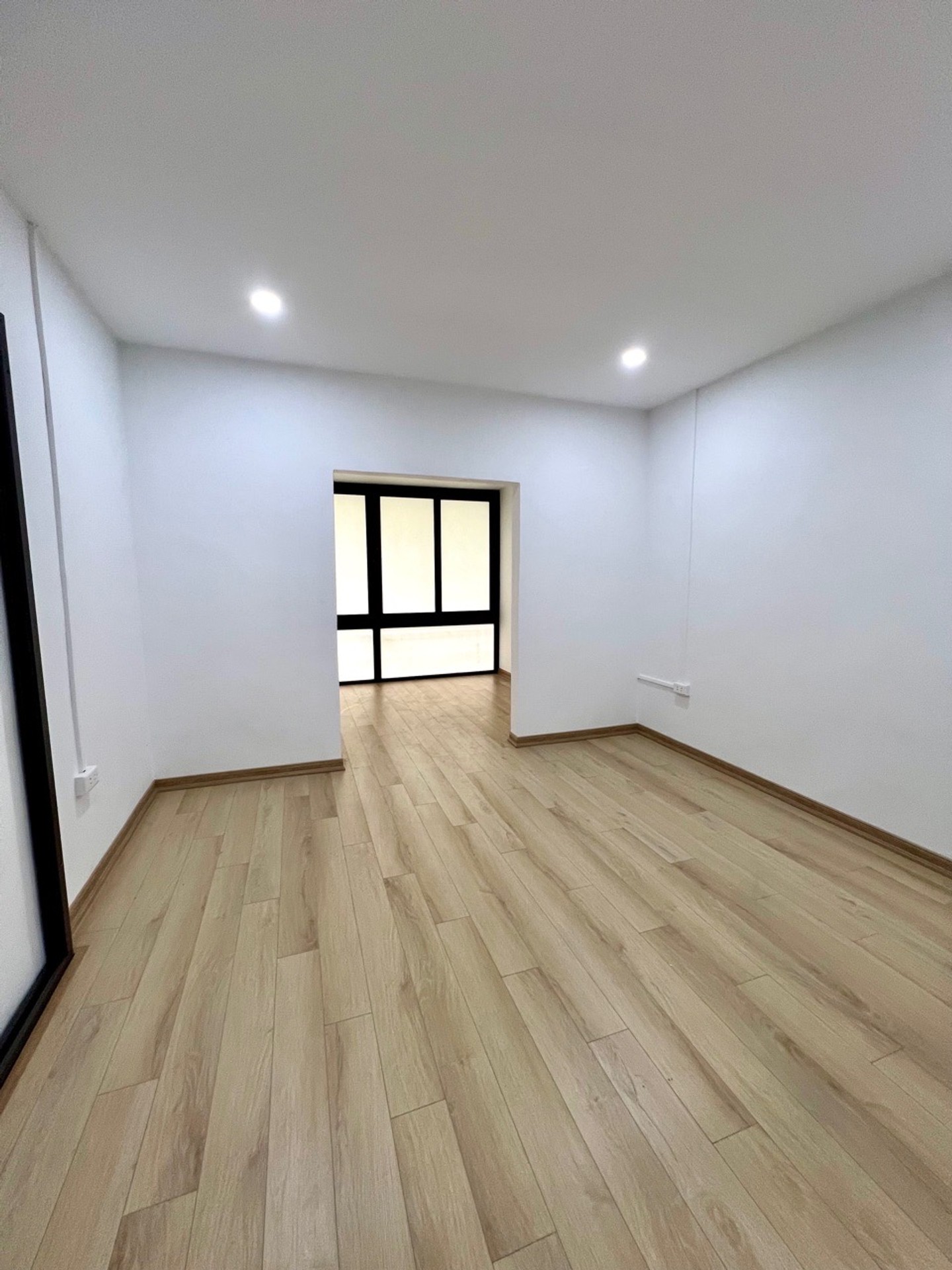 Bán nhà Tập thể Quỳnh Mai - diện tích 90m2 5 tầng - 3 ngủ rộng rãi - giá 5,3 tỷ