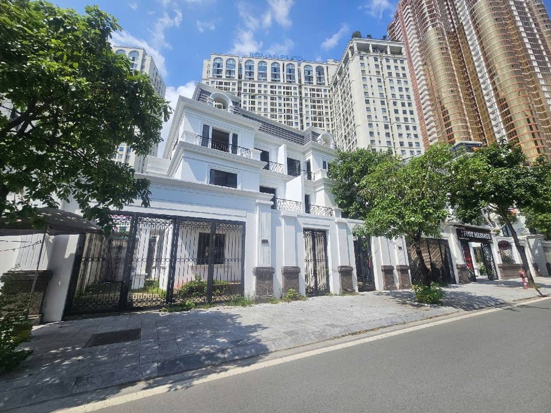 Bán nhà Tố Hữu - diện tích 191m2 5 tầng - ô tô tránh - giá 48 tỷ