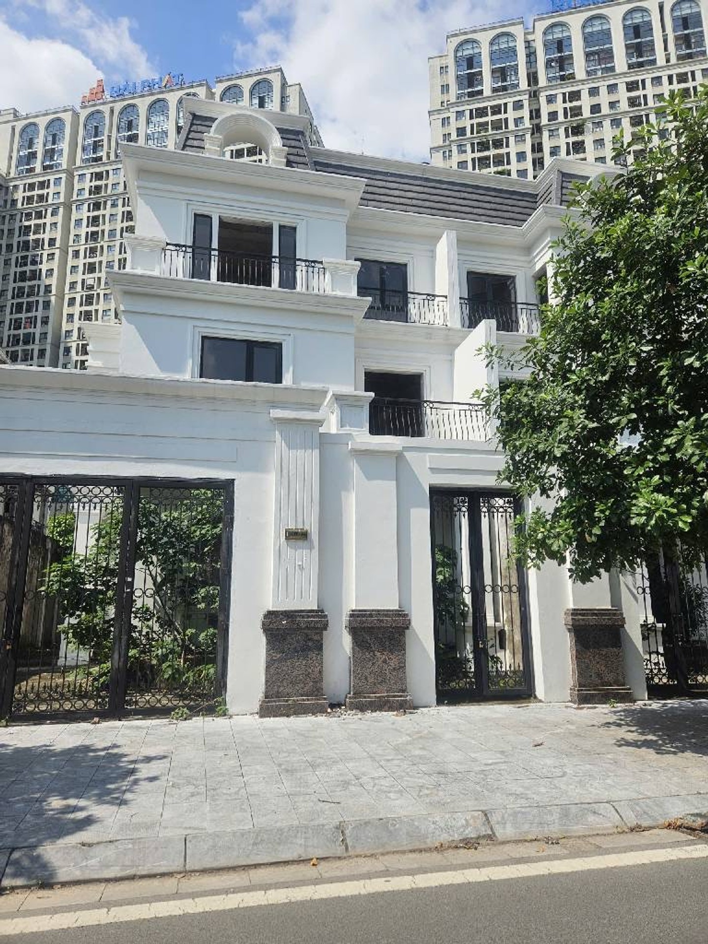 Bán nhà Tố Hữu - diện tích 191m2 5 tầng - ô tô tránh - giá 48 tỷ