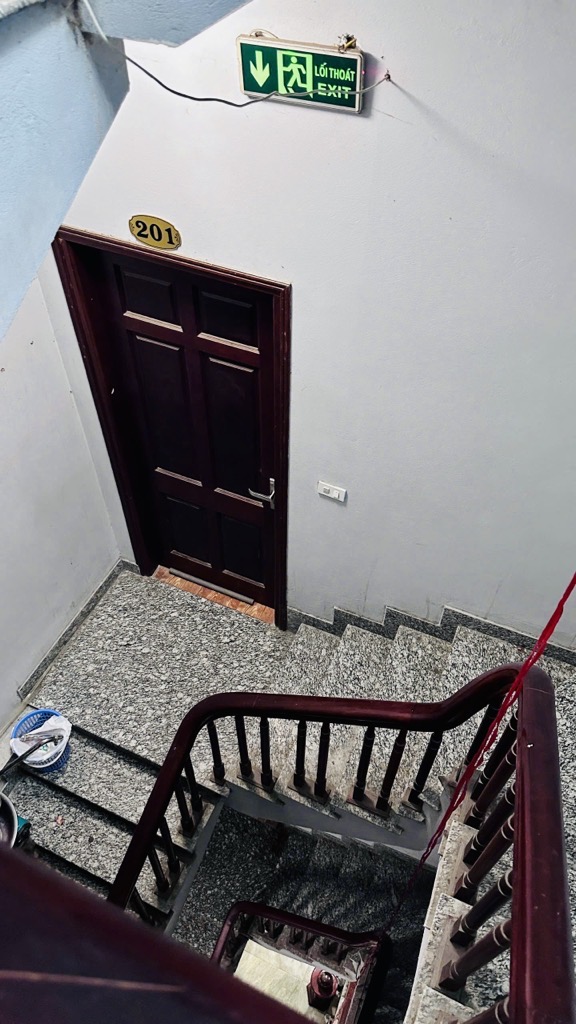 Bán nhà Ngọc Hồi - diện tích 83m2 5 tầng - Mặt phố kinh doanh vỉa hè rộng - giá 22,9 tỷ