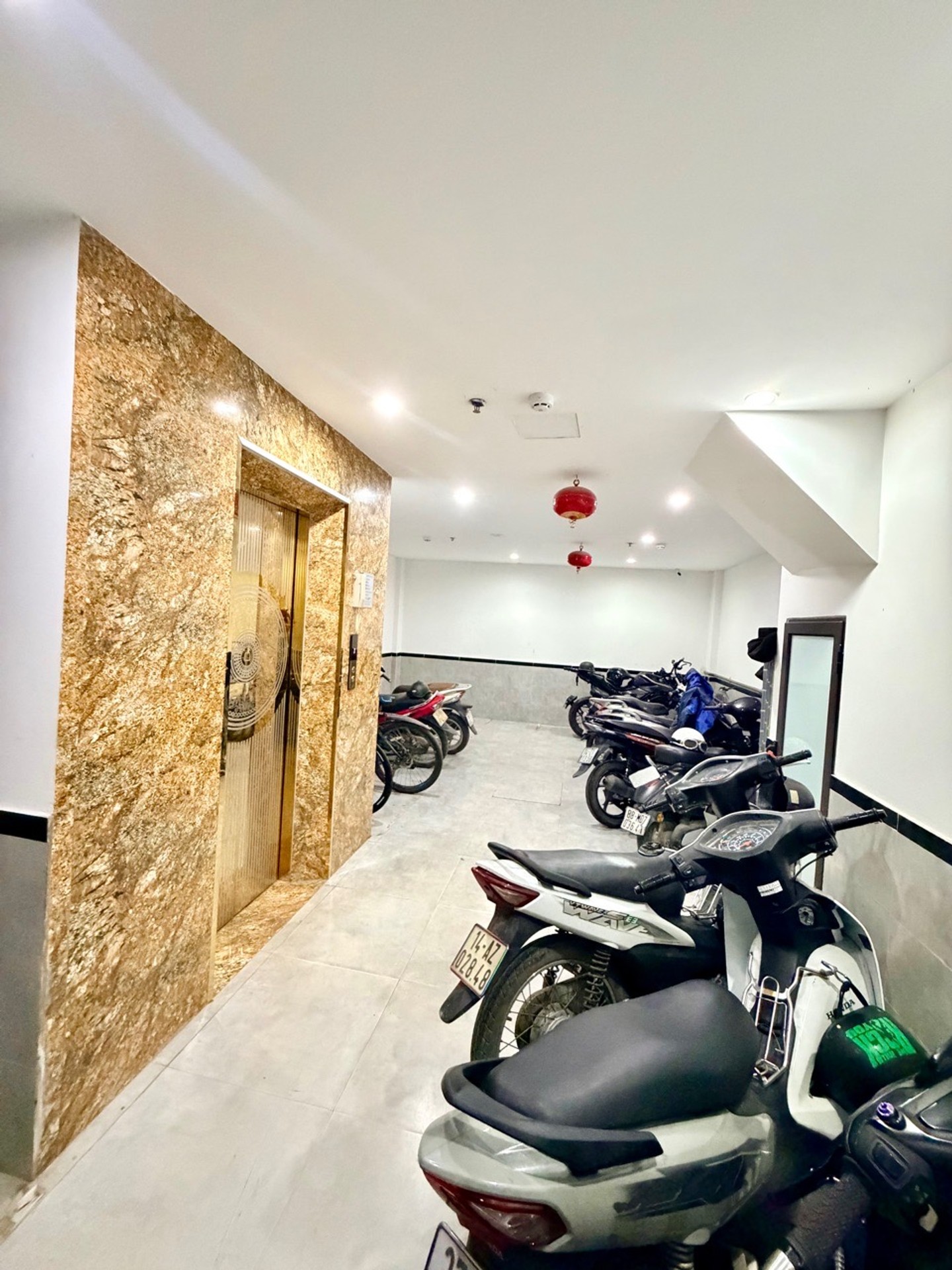Bán nhà Hai Bà Trưng - diện tích 66m2 6 tầng - Siêu phẩm căn hộ dịch vụ - giá 20,2 tỷ