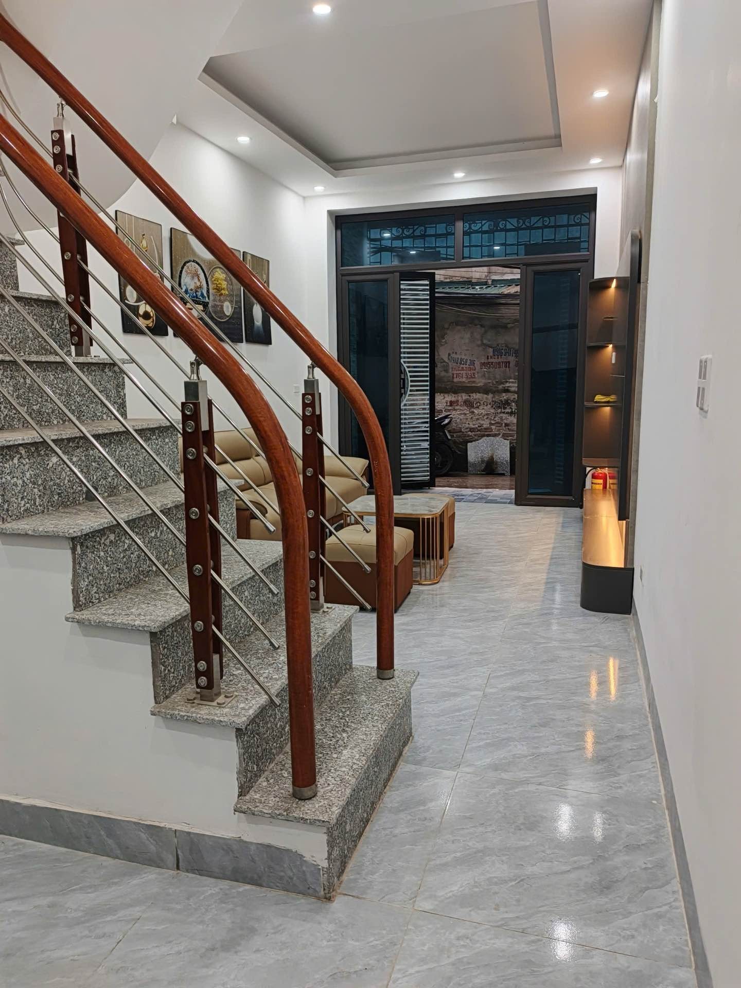 Bán nhà Tam Trinh - diện tích 34m2 4 tầng - Ngõ thông, gần ô tô - giá 9 tỷ