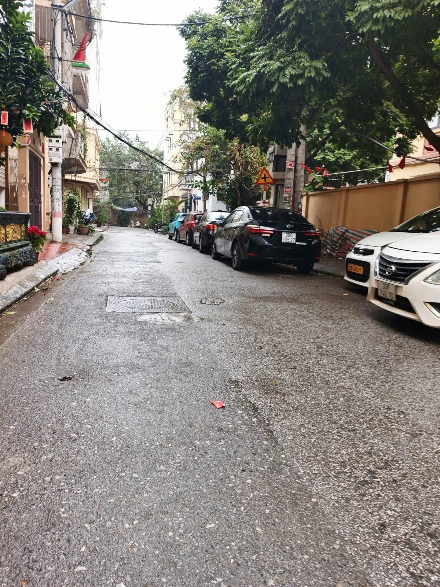 Bán nhà Tam Trinh - diện tích 34m2 4 tầng - Ngõ thông, gần ô tô - giá 9 tỷ