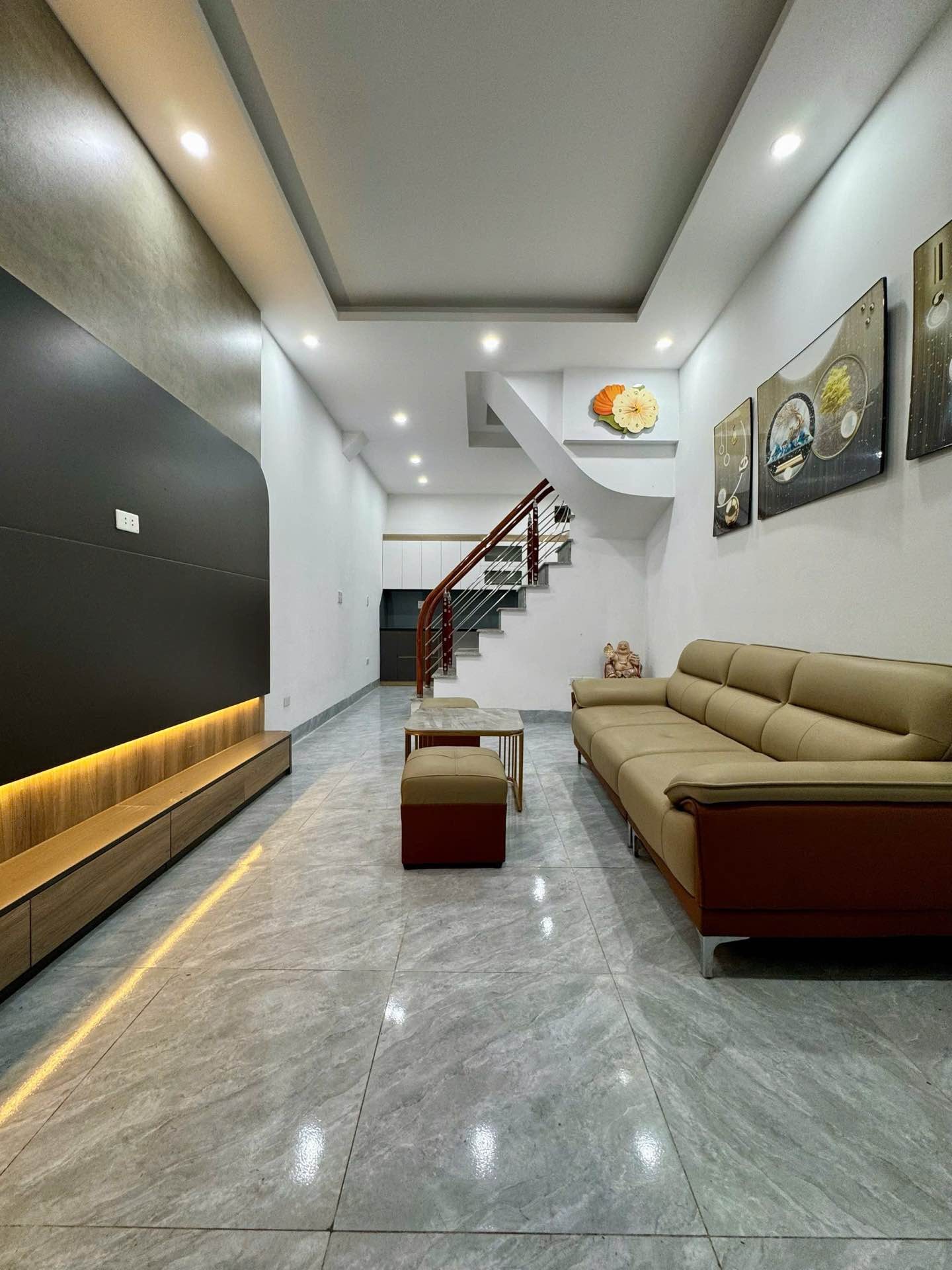 Bán nhà Tam Trinh - diện tích 34m2 4 tầng - Ngõ thông, gần ô tô - giá 9 tỷ
