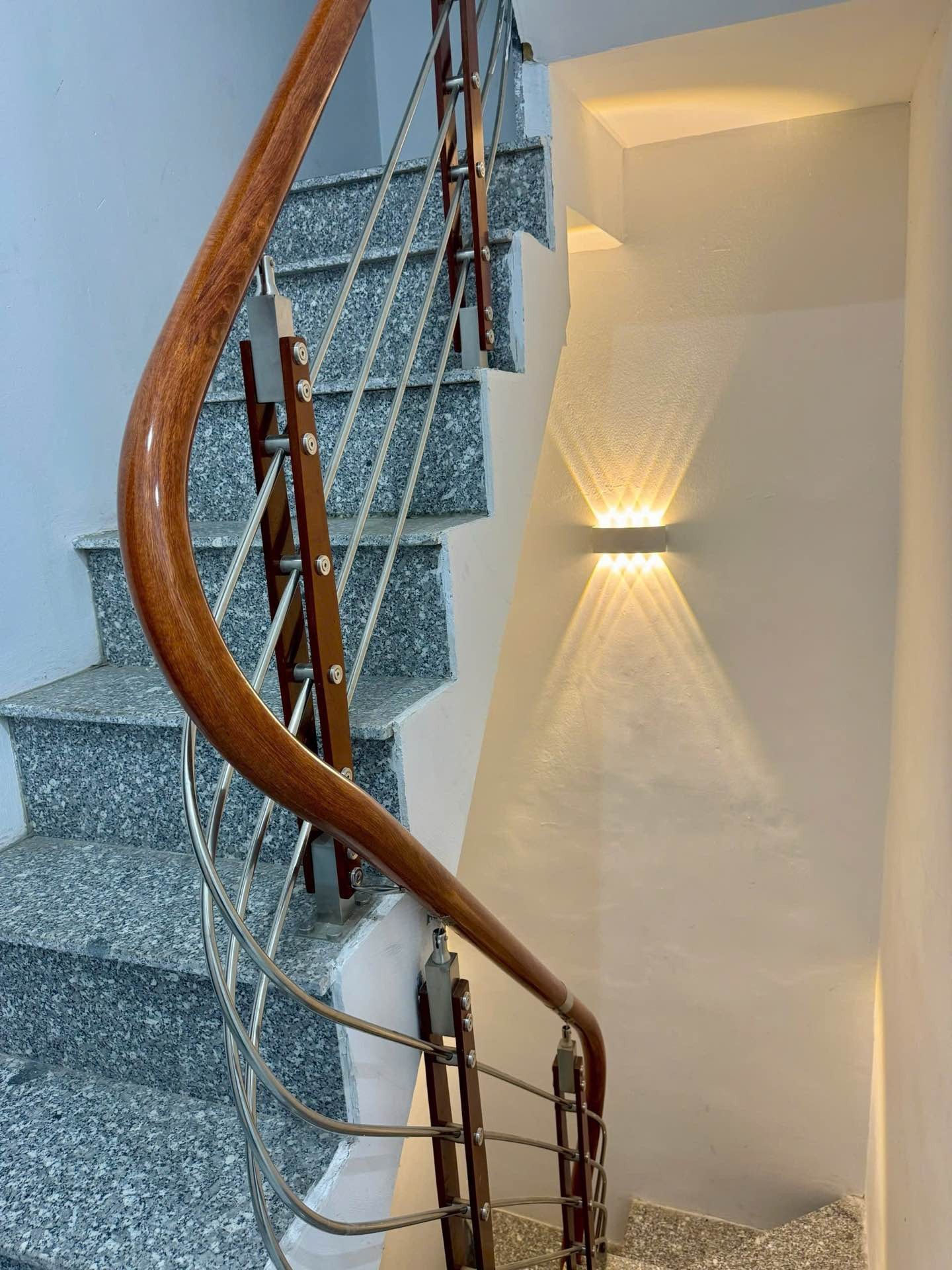Bán nhà Tam Trinh - diện tích 34m2 4 tầng - Ngõ thông, gần ô tô - giá 9 tỷ