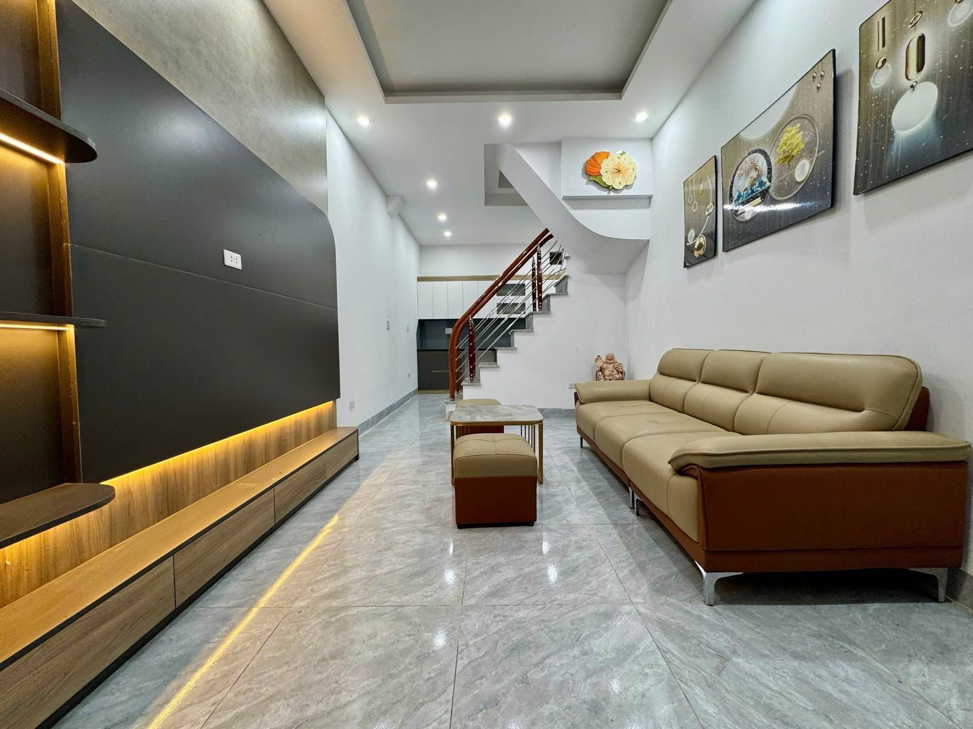 Bán nhà Tam Trinh - diện tích 34m2 4 tầng - Ngõ thông, gần ô tô - giá 9 tỷ