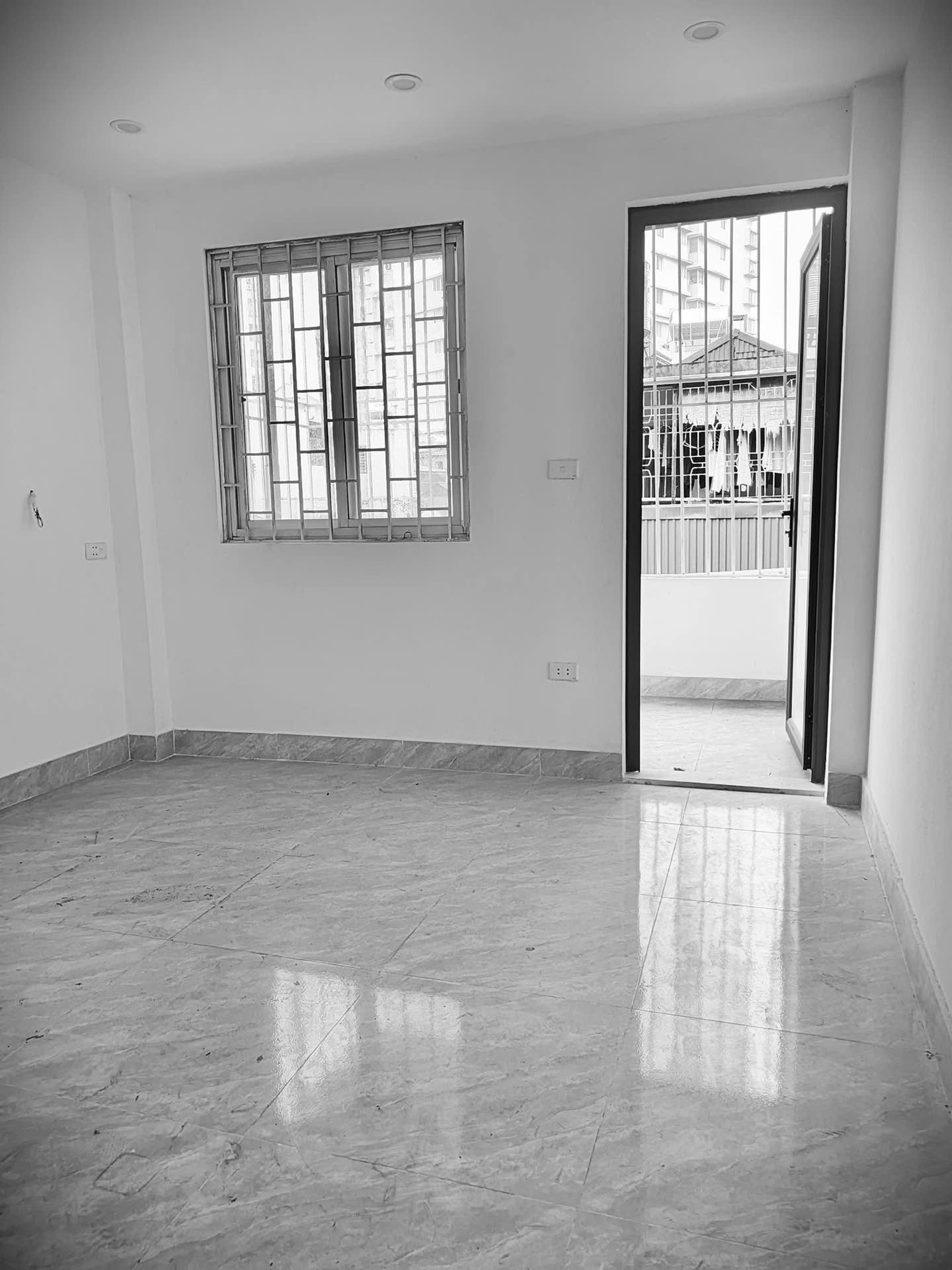 Bán nhà Tam Trinh - diện tích 34m2 4 tầng - Ngõ thông, gần ô tô - giá 9 tỷ