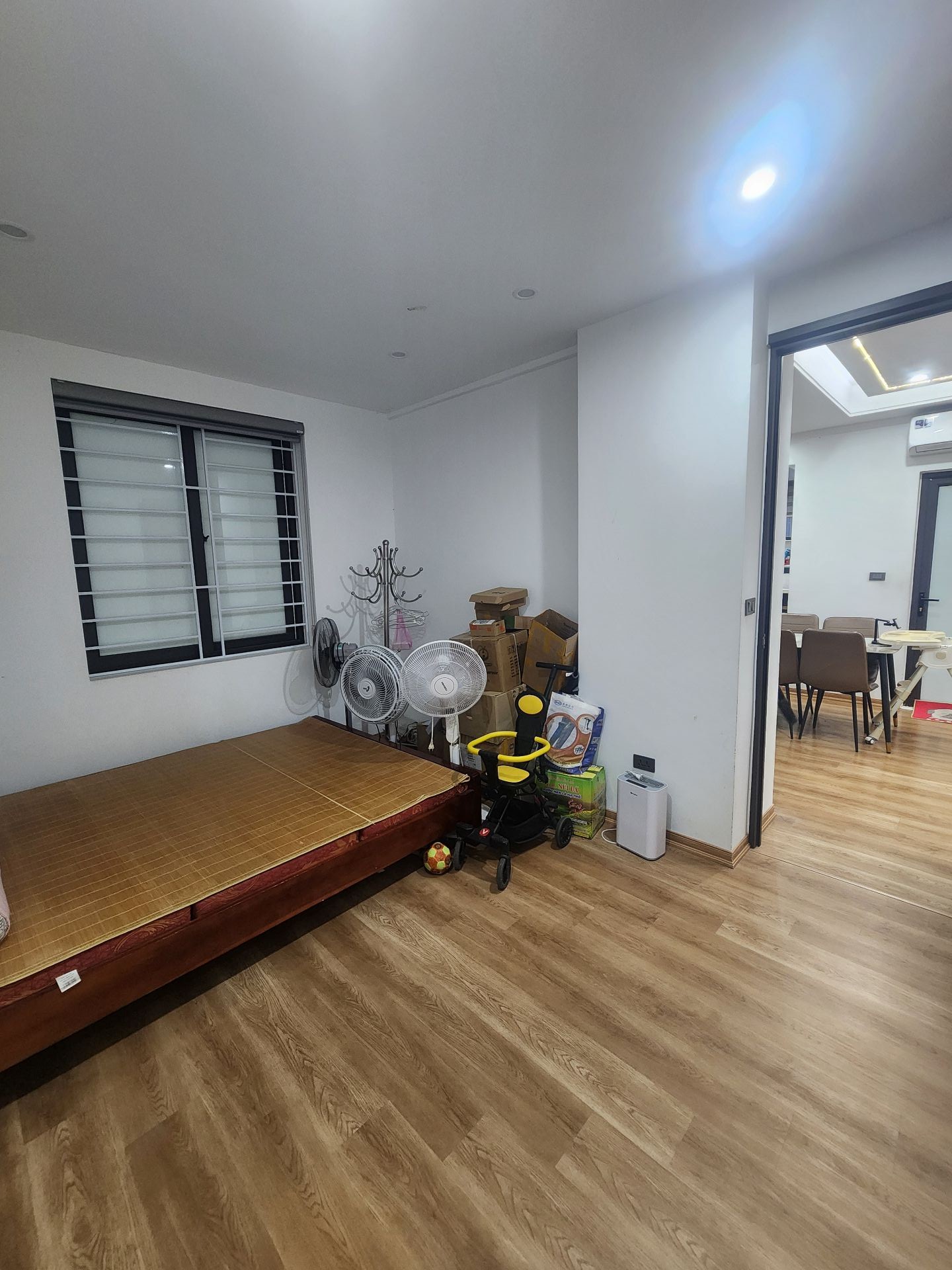 Bán nhà Nguyễn Công Thái - diện tích 86m2 1 tầng - Lô góc thoáng sáng - giá 8,4 tỷ