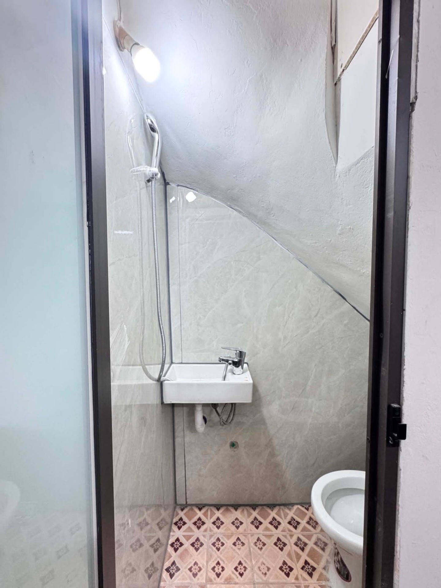 Bán nhà Hồng Mai - diện tích 15m2 4 tầng - Nhà nhỏ xinh, cực kỳ phù hợp vợ chồng trẻ - giá 1,65 tỷ