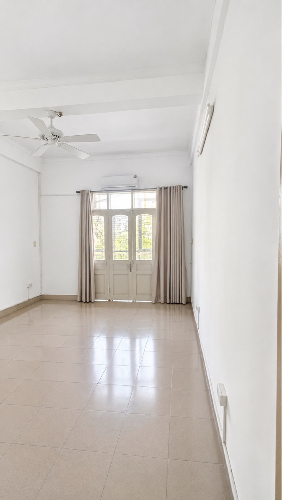 Bán nhà Kim Ngưu - diện tích 56m2 5 tầng - Mặt phố, ngõ ô tô tránh - giá 31 tỷ
