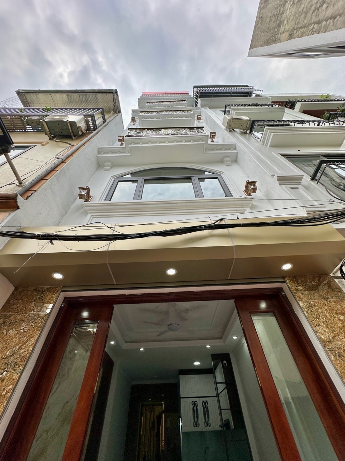 Bán nhà Lĩnh Nam - diện tích 30m2 6 tầng - Thang máy - giá 8,15 tỷ
