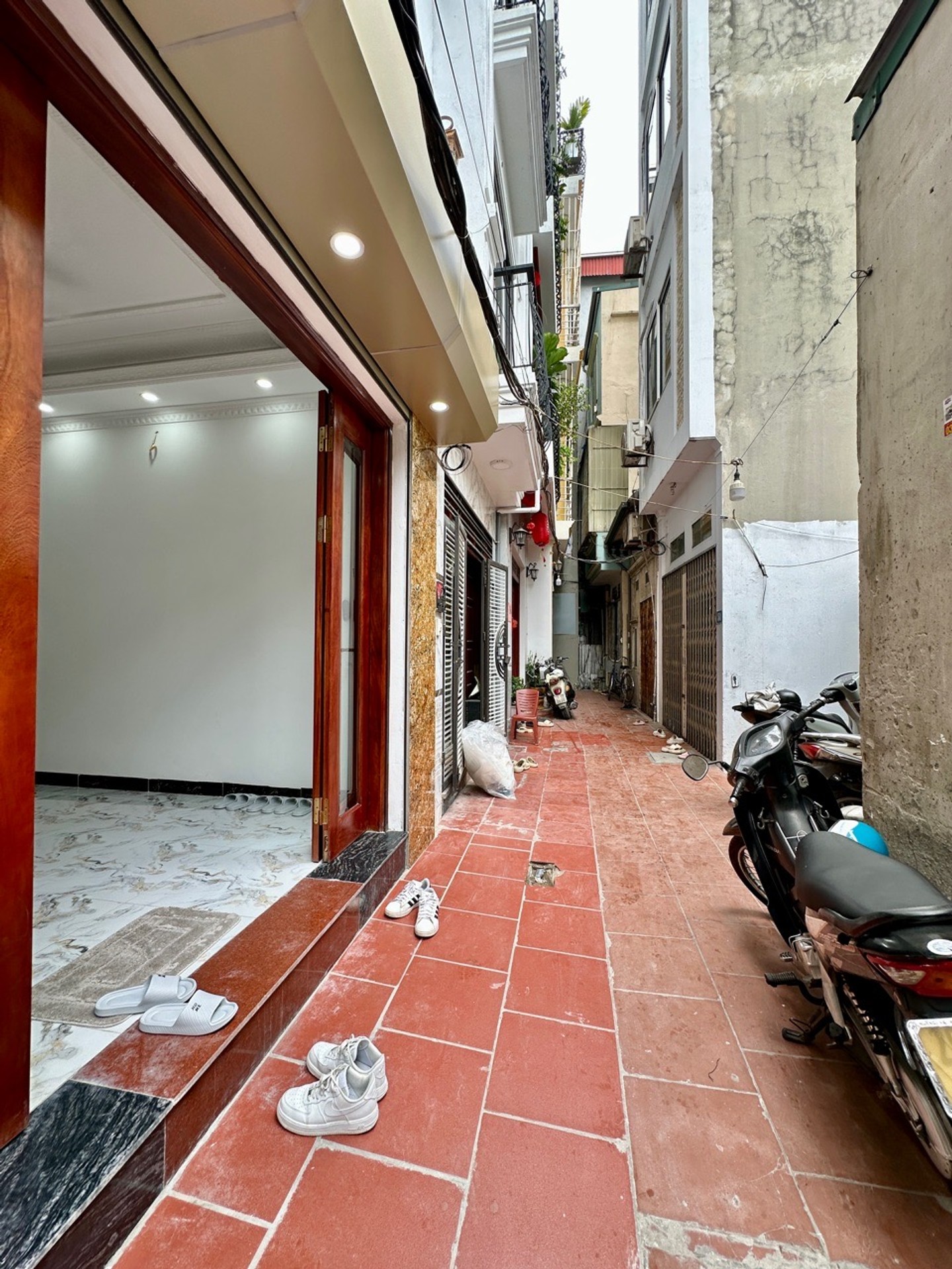 Bán nhà Lĩnh Nam - diện tích 30m2 6 tầng - Thang máy - giá 8,15 tỷ