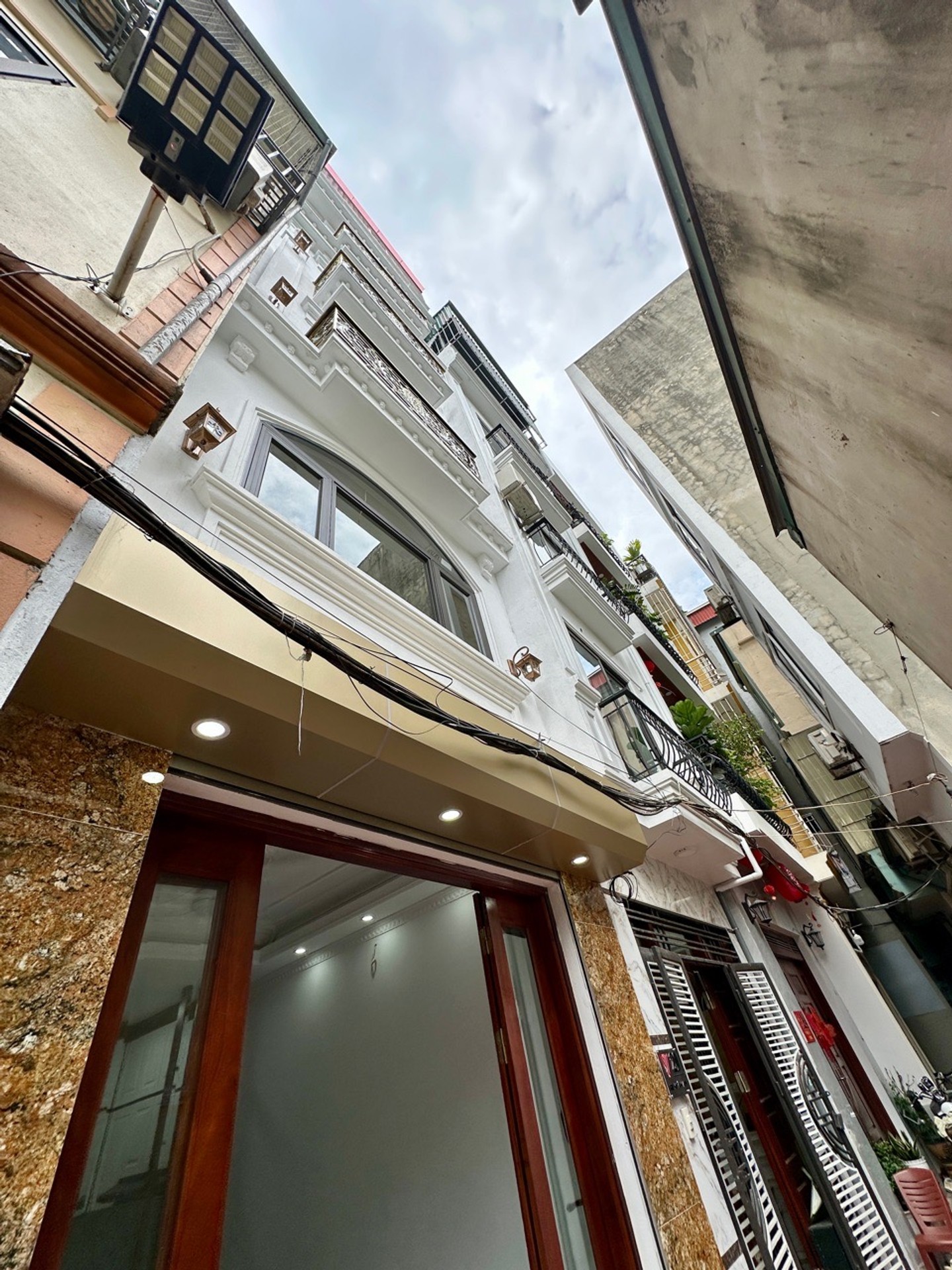 Bán nhà Lĩnh Nam - diện tích 30m2 6 tầng - Thang máy - giá 8,15 tỷ