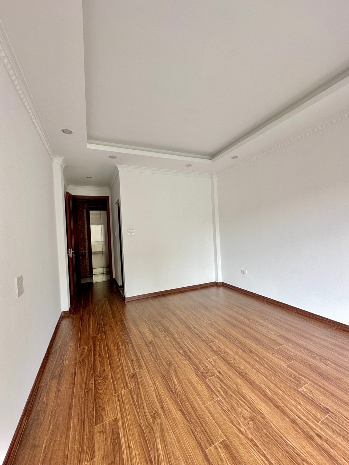Bán nhà Lĩnh Nam - diện tích 30m2 6 tầng - Thang máy - giá 8,15 tỷ