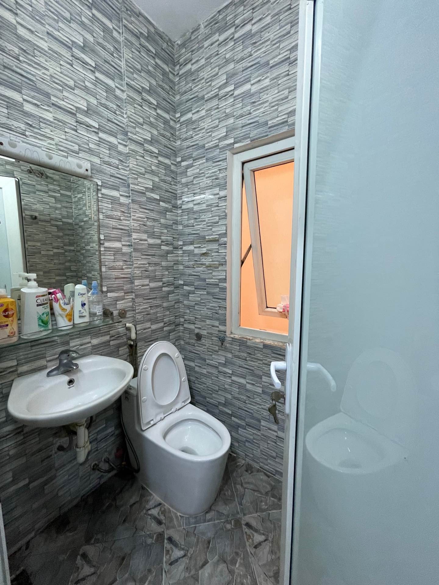 Bán nhà Thanh Nhàn - diện tích 36m2 7 tầng - Mặt phố kinh doanh sầm uất - giá 25,5 tỷ