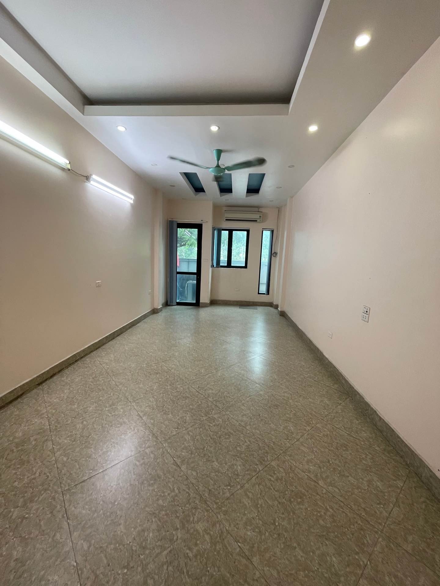 Bán nhà Thanh Nhàn - diện tích 36m2 7 tầng - Mặt phố kinh doanh sầm uất - giá 25,5 tỷ