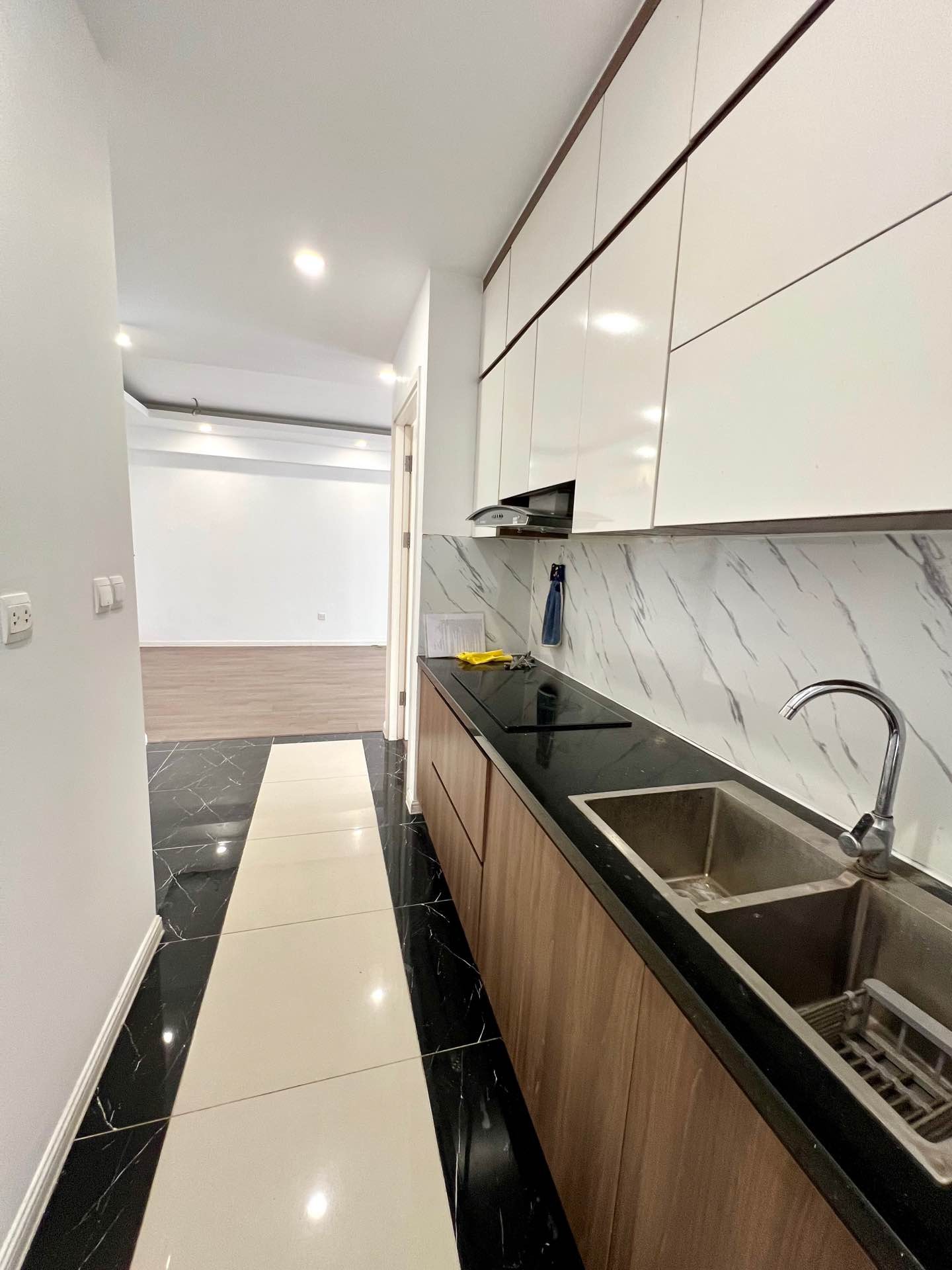 Bán nhà Minh Khai - diện tích 77m2 18 tầng - Chung cư đẹp hiếm có - giá 8,5 tỷ