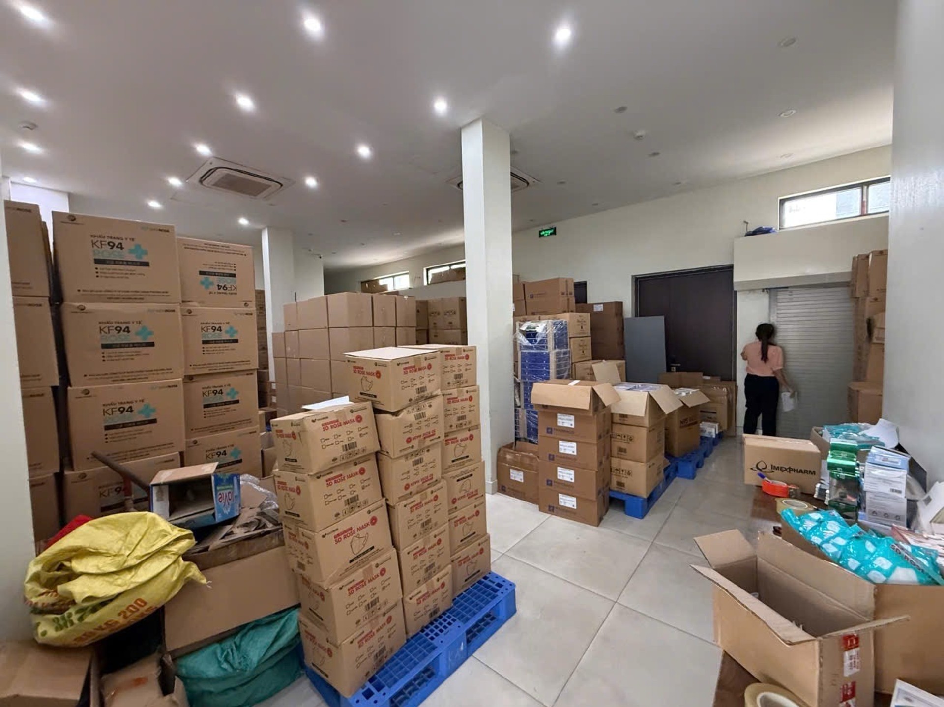 Bán nhà Nguyễn Xiển - diện tích 225m2 5 tầng - Mặt phố lớn, vỉa hè rộng - giá 99 tỷ