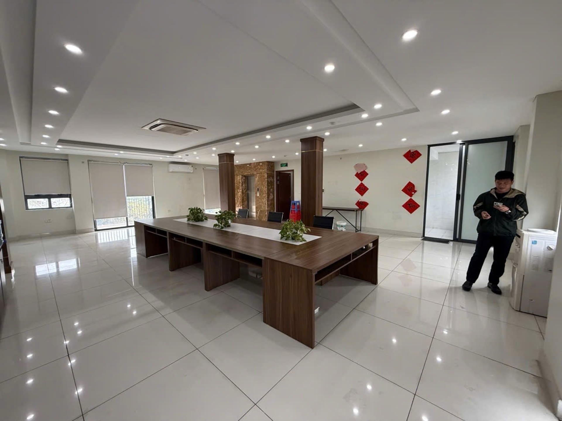 Bán nhà Nguyễn Xiển - diện tích 225m2 5 tầng - Mặt phố lớn, vỉa hè rộng - giá 99 tỷ