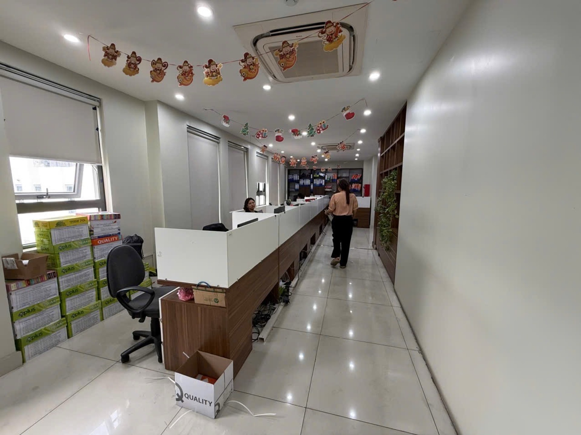Bán nhà Nguyễn Xiển - diện tích 225m2 5 tầng - Mặt phố lớn, vỉa hè rộng - giá 99 tỷ