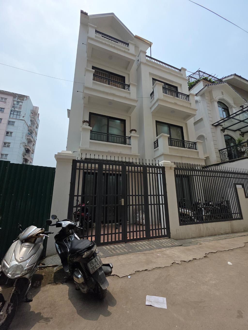 Bán nhà Mễ Trì Thượng - diện tích 105.6m2 1 tầng - Ô TÔ - giá 31,5 tỷ