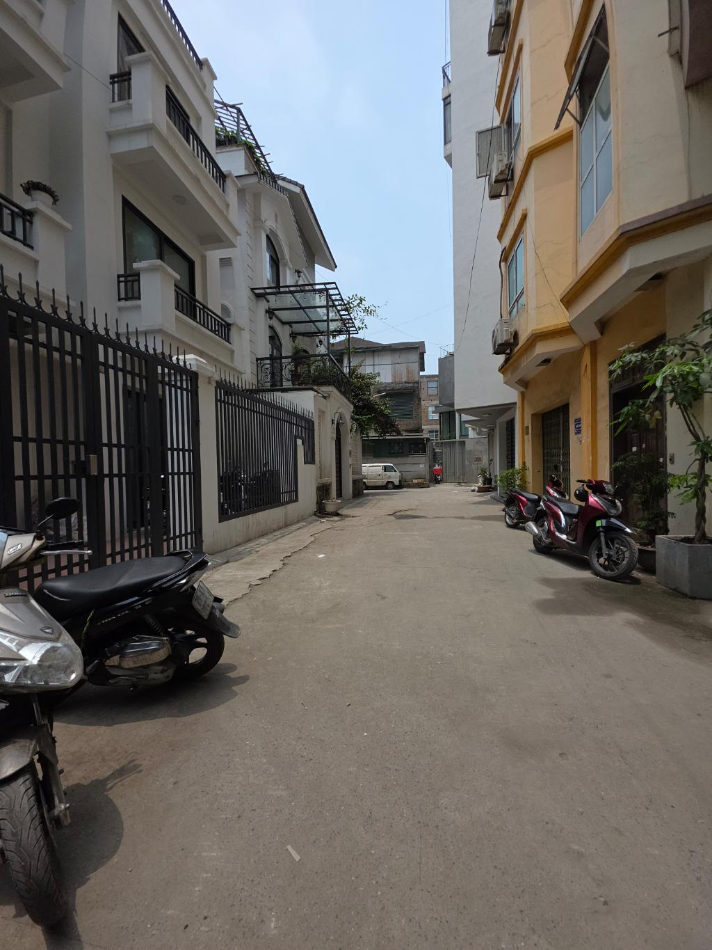 Bán nhà Mễ Trì Thượng - diện tích 105.6m2 1 tầng - Ô TÔ - giá 31,5 tỷ