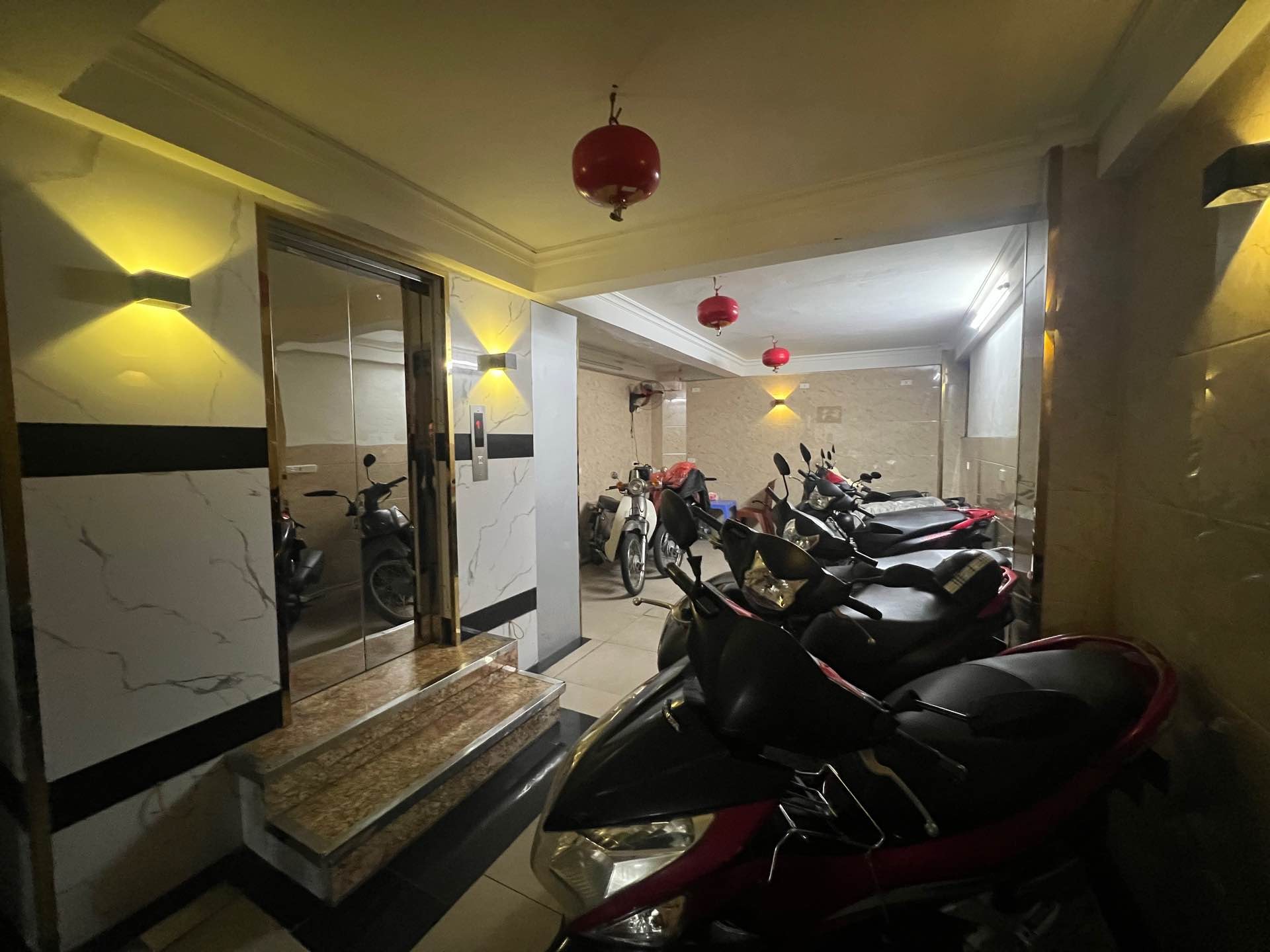 Bán nhà Pháo Đài Láng - diện tích 68m2 9 tầng - Lô góc 2 mặt thoáng - giá 36,8 tỷ