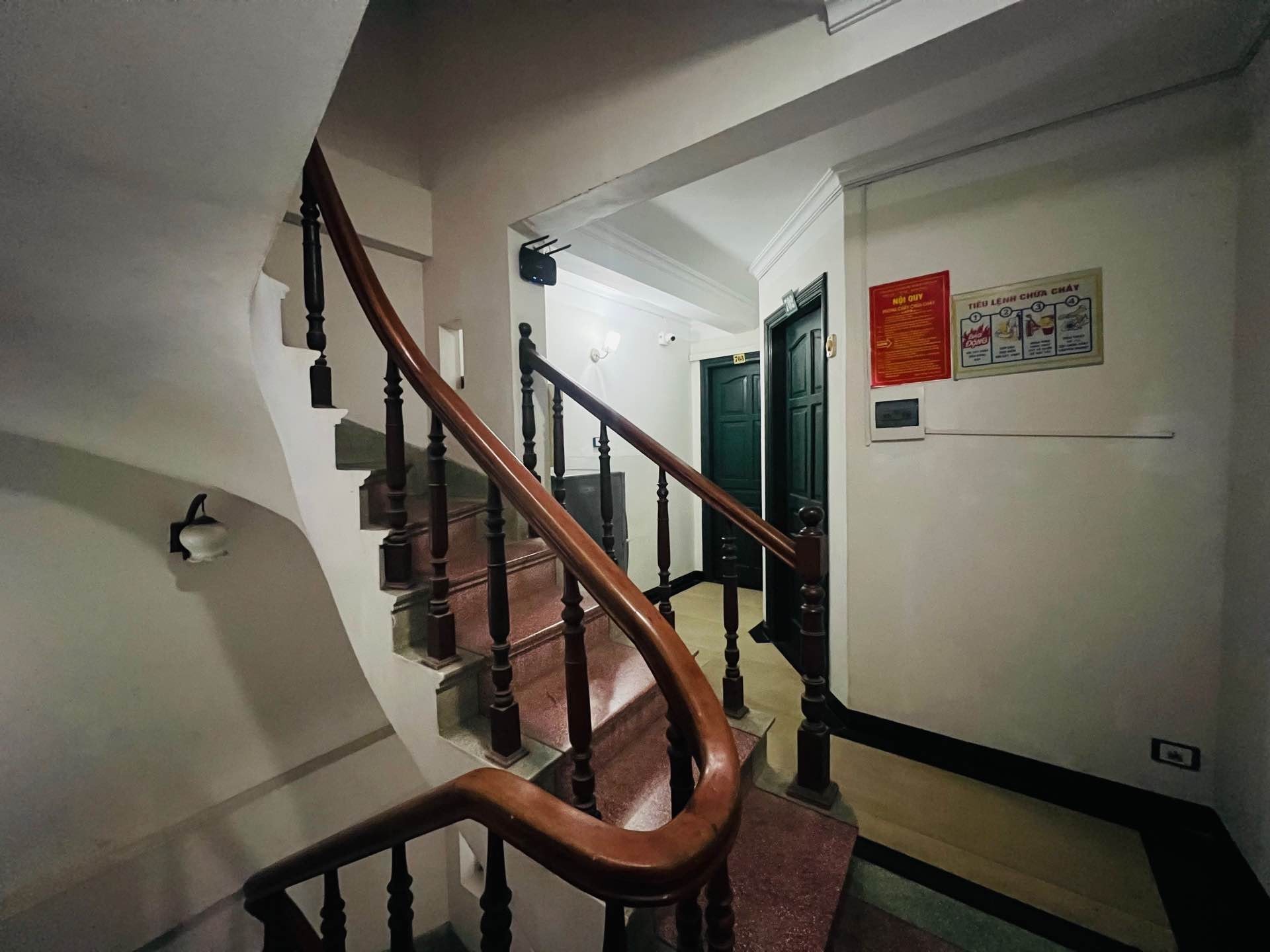 Bán nhà Pháo Đài Láng - diện tích 68m2 9 tầng - Lô góc 2 mặt thoáng - giá 36,8 tỷ