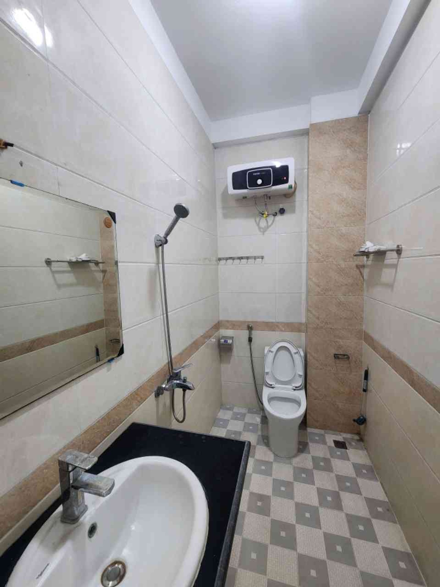 Bán nhà Lĩnh Nam - diện tích 36m2 5 tầng - Lô góc thoáng sáng - giá 8,6 tỷ