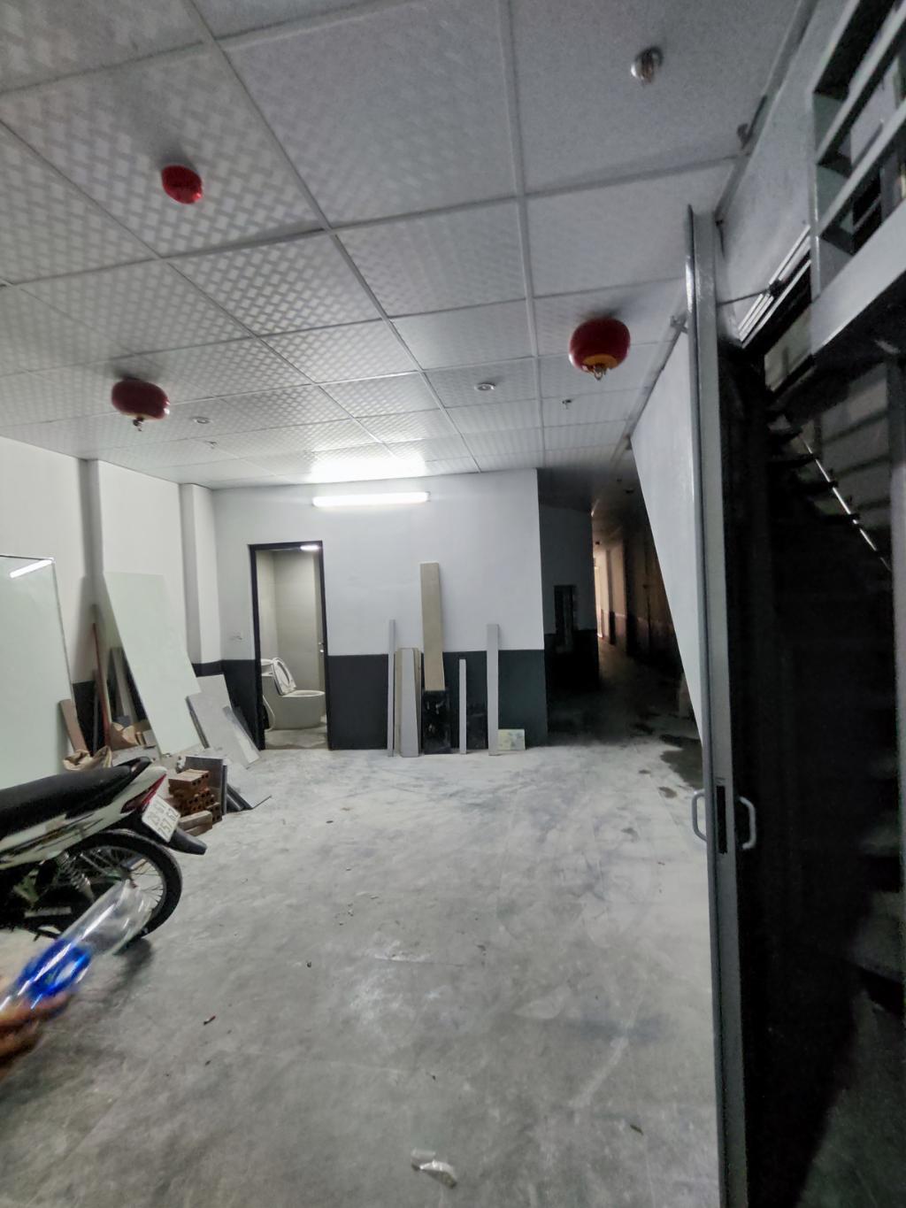 Bán nhà Đường Láng - diện tích 134m2 5 tầng - Ô tô đỗ cửa - giá 25,3 tỷ