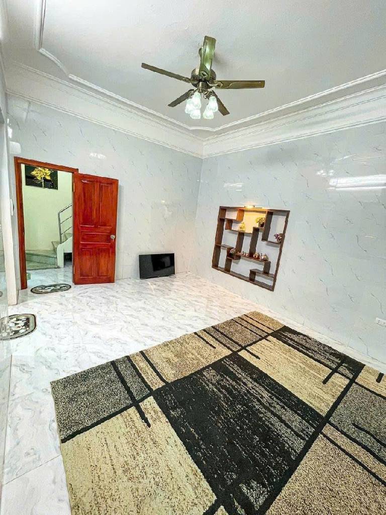 Bán nhà Hoàng Mai - diện tích 47m2 5 tầng - Ô tô đỗ ngay trước cổng - giá 8,4 tỷ