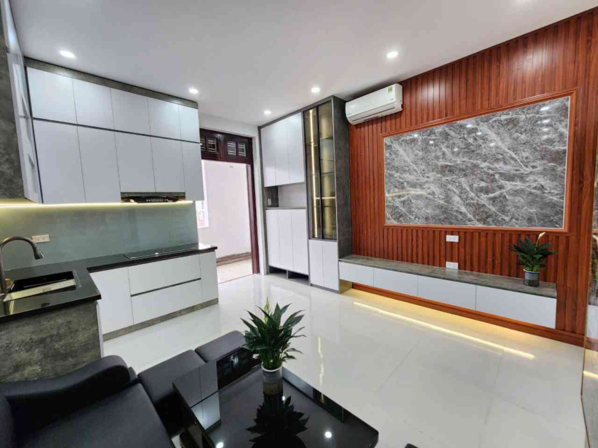 Bán nhà Lê Gia Đỉnh - diện tích 50m2 1 tầng - ô tô đỗ chân cầu thang - giá 3,65 tỷ