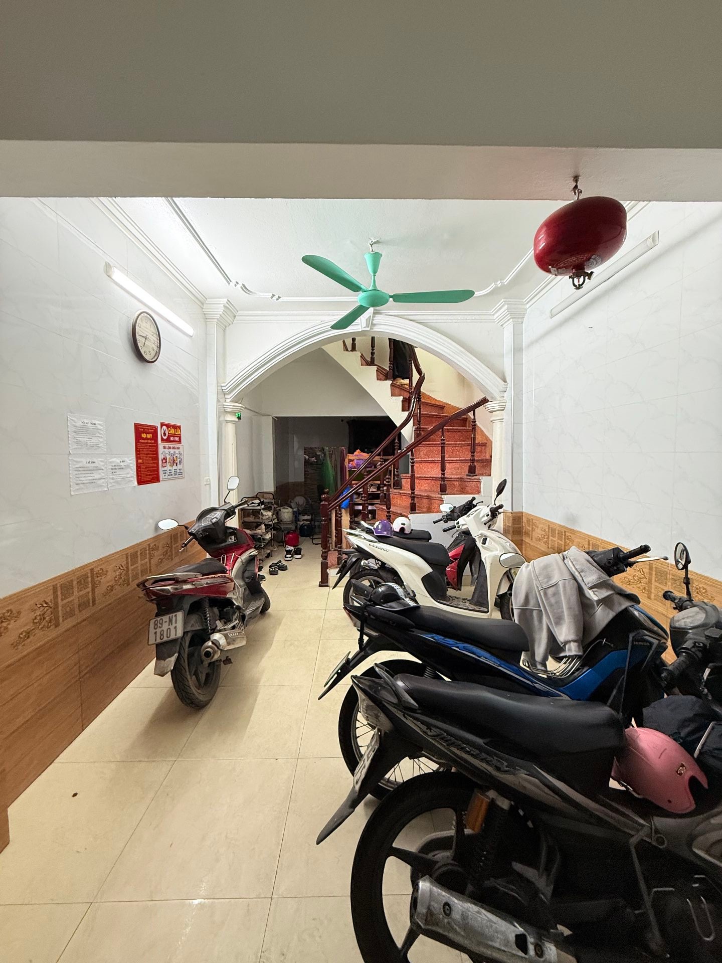 Bán nhà Kim Ngưu - diện tích 35m2 4 tầng - Gần phố, ô tô tránh - giá 10 tỷ