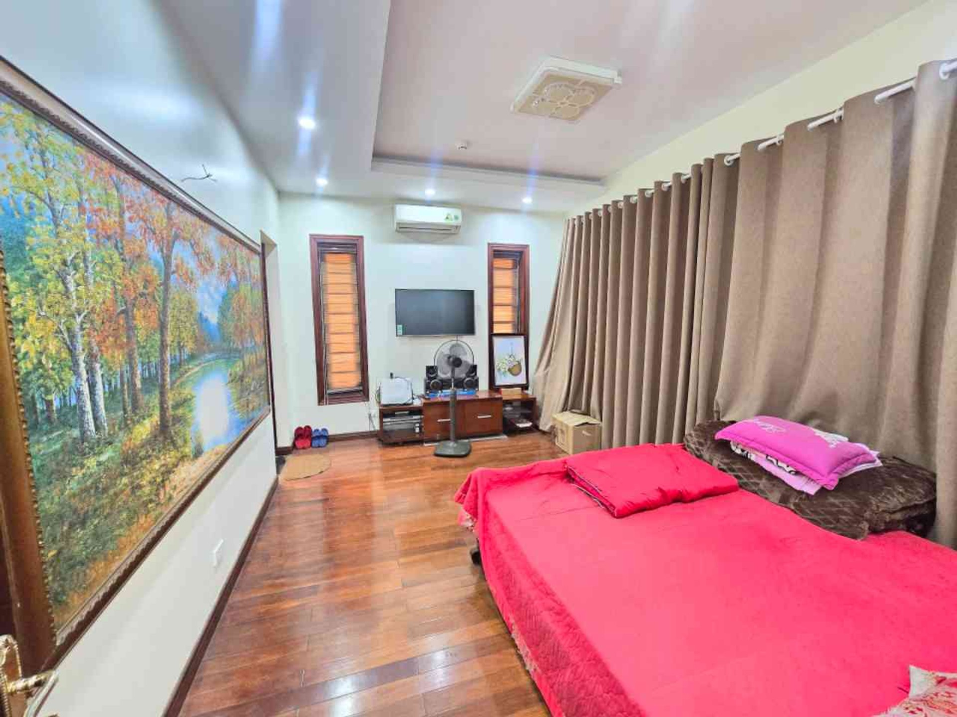Bán nhà BT5 - diện tích 200m2 5 tầng - Thang máy xịn - giá 78 tỷ
