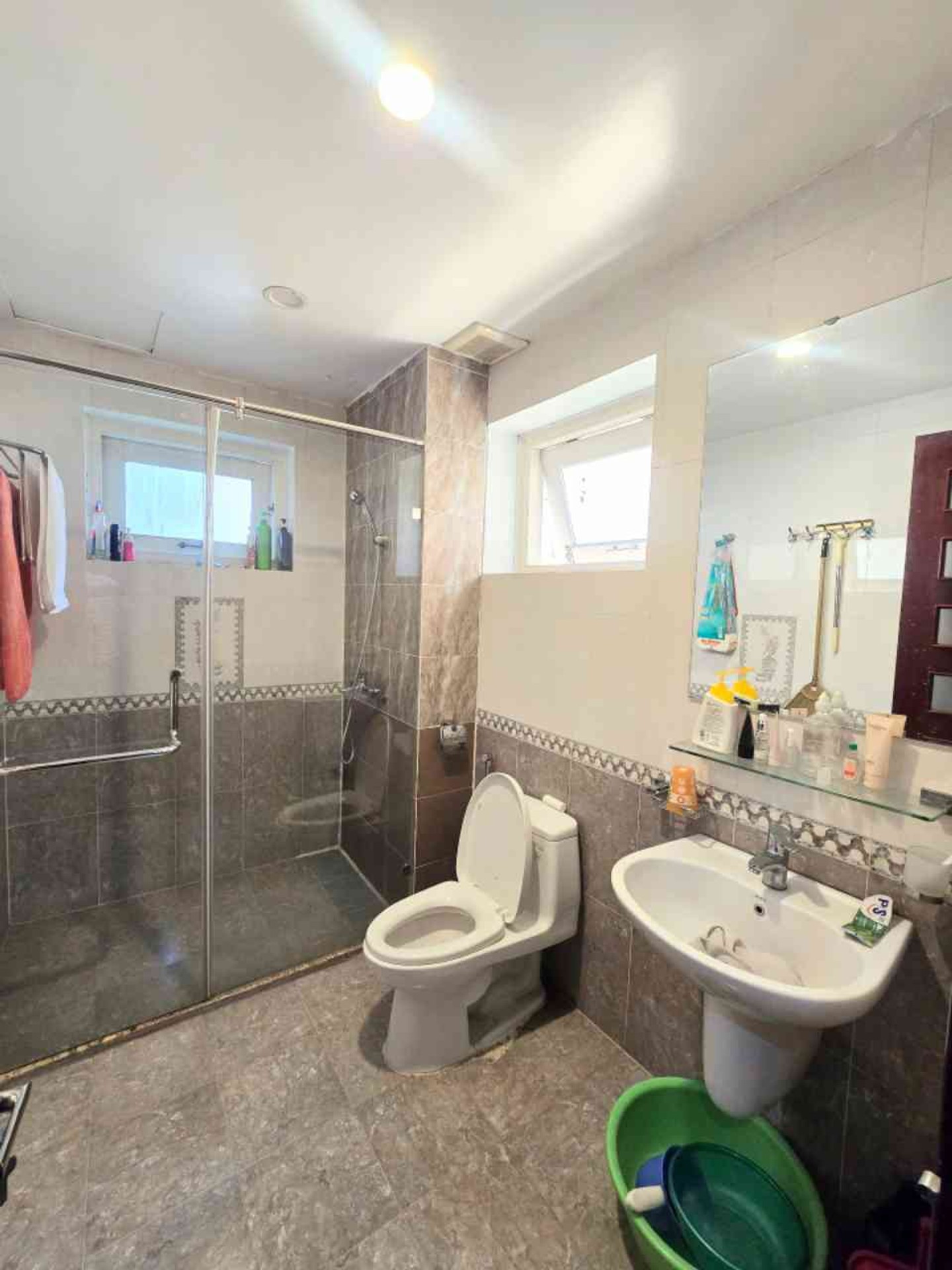 Bán nhà BT5 - diện tích 200m2 5 tầng - Thang máy xịn - giá 78 tỷ