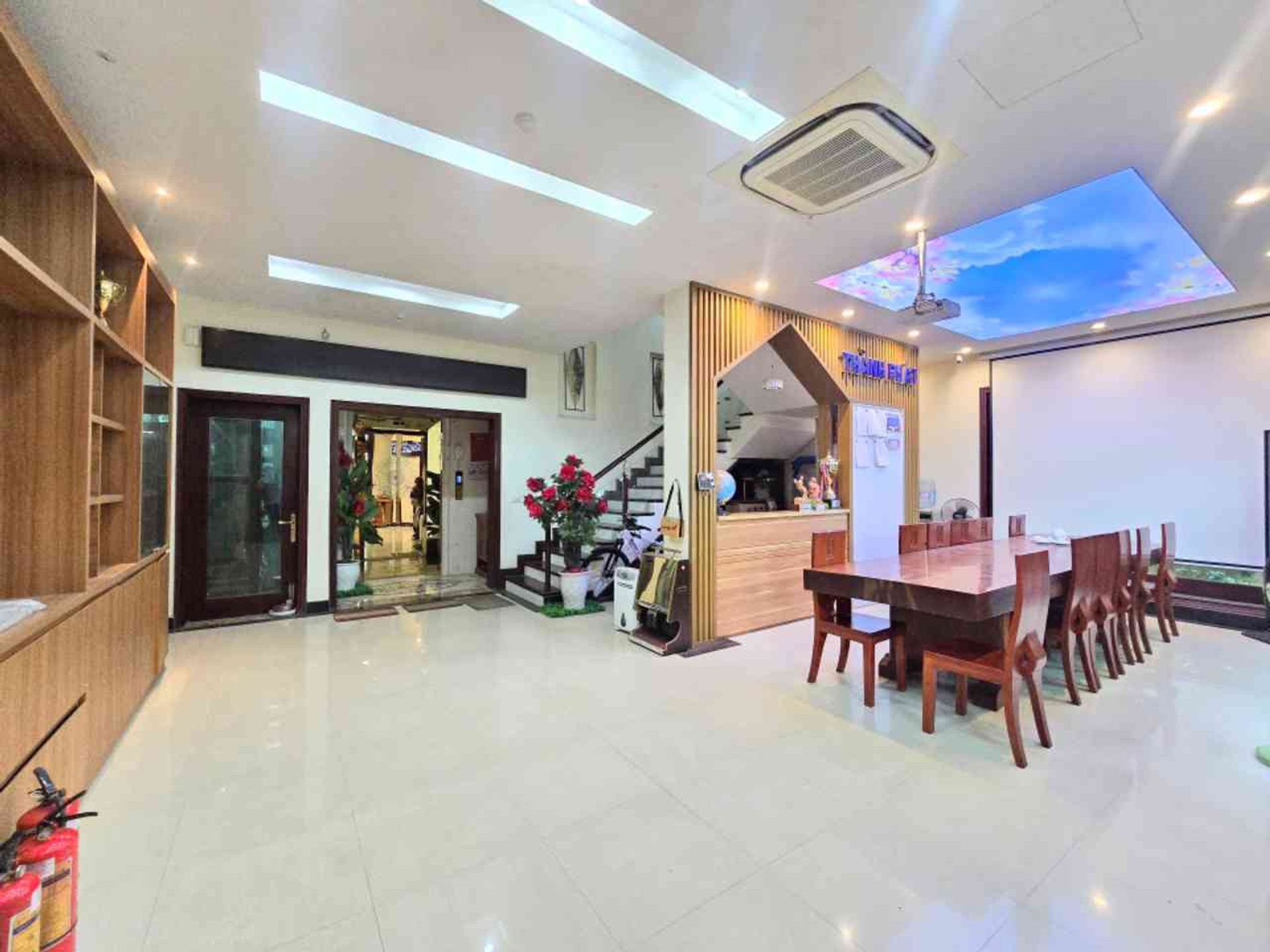 Bán nhà BT5 - diện tích 200m2 5 tầng - Thang máy xịn - giá 78 tỷ