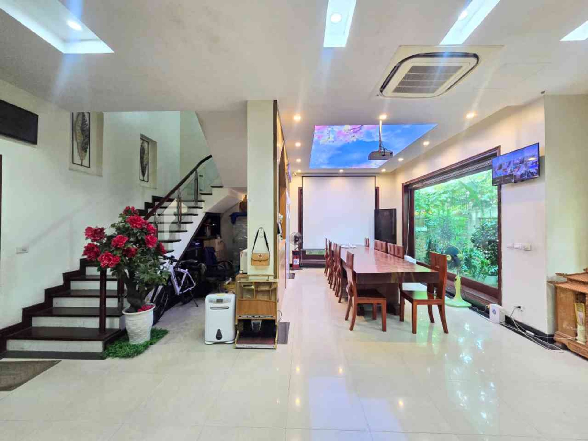 Bán nhà BT5 - diện tích 200m2 5 tầng - Thang máy xịn - giá 78 tỷ