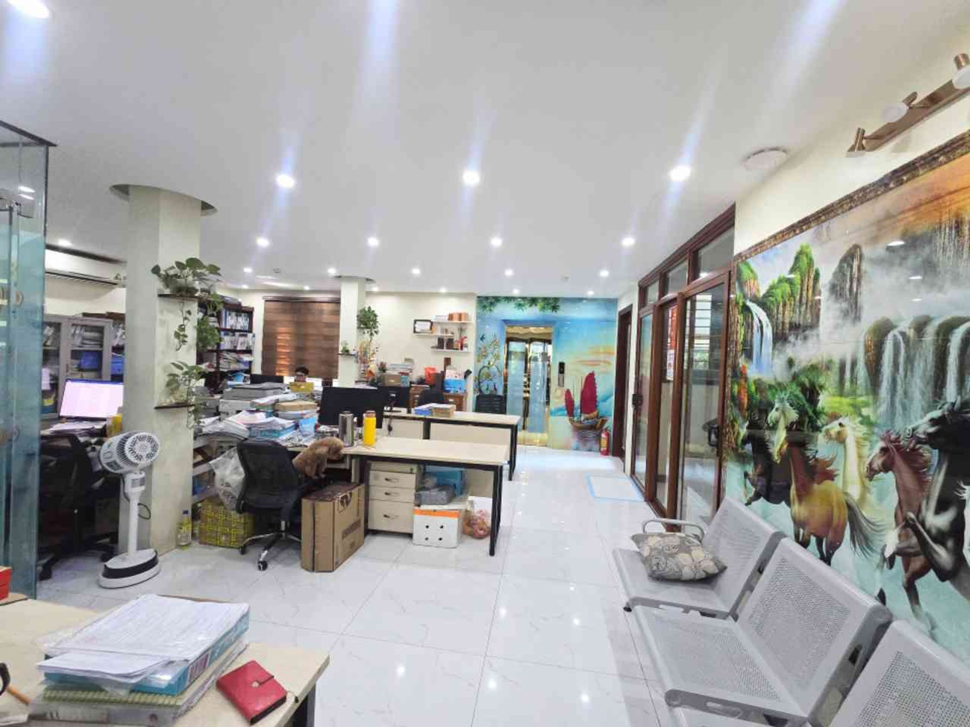 Bán nhà BT5 - diện tích 200m2 5 tầng - Thang máy xịn - giá 78 tỷ