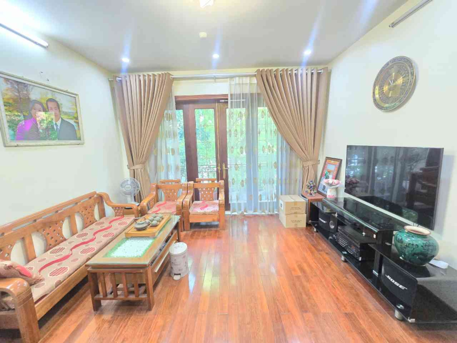 Bán nhà BT5 - diện tích 200m2 5 tầng - Thang máy xịn - giá 78 tỷ