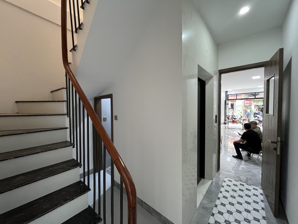 Bán nhà Văn Chương - diện tích 83,4m2 8 tầng - ô tô tránh - giá 25 tỷ