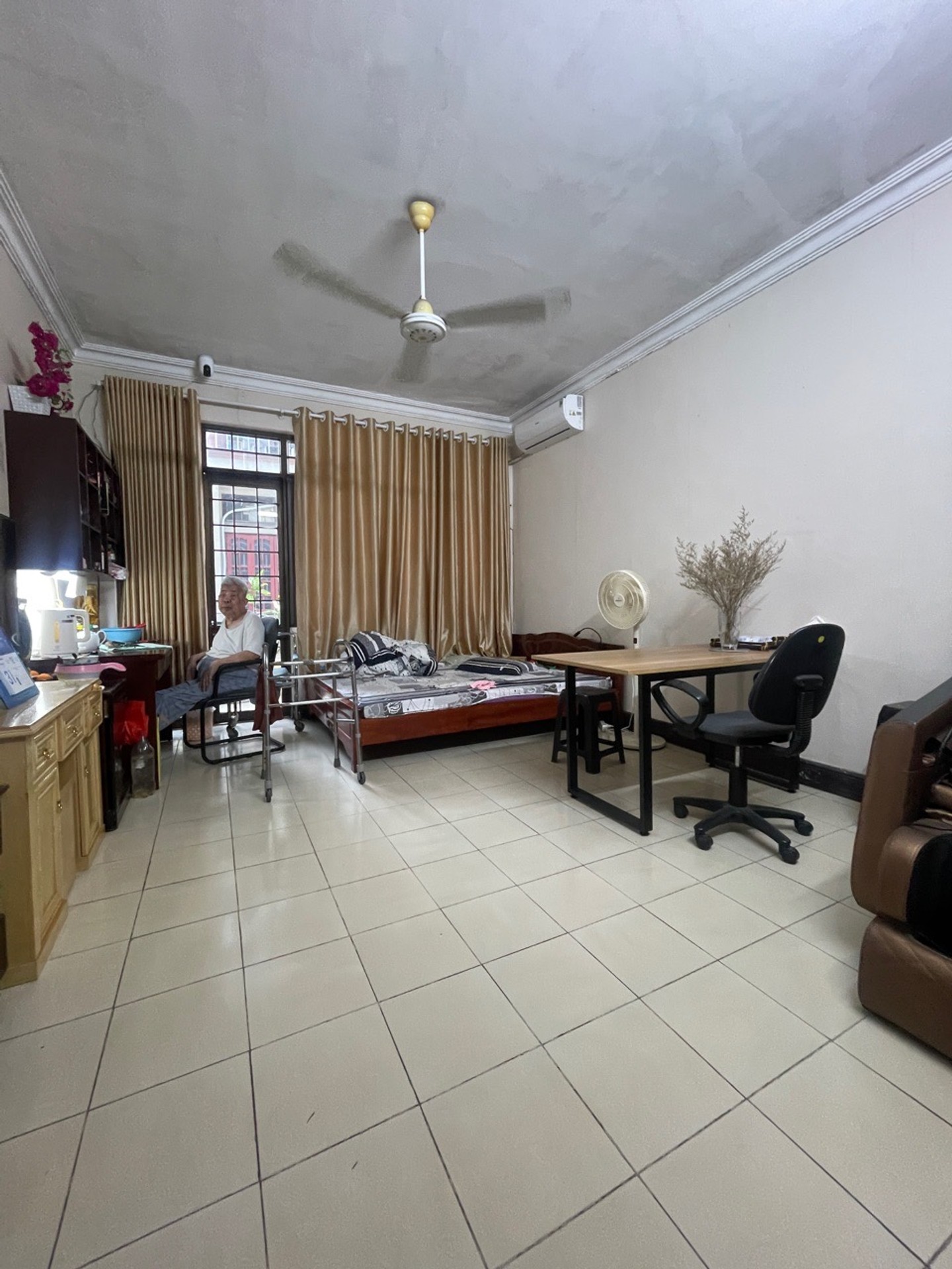 Bán nhà Giáp Bát - diện tích 72m2 4 tầng - nhà đẹp hiếm có - giá 13,5 tỷ