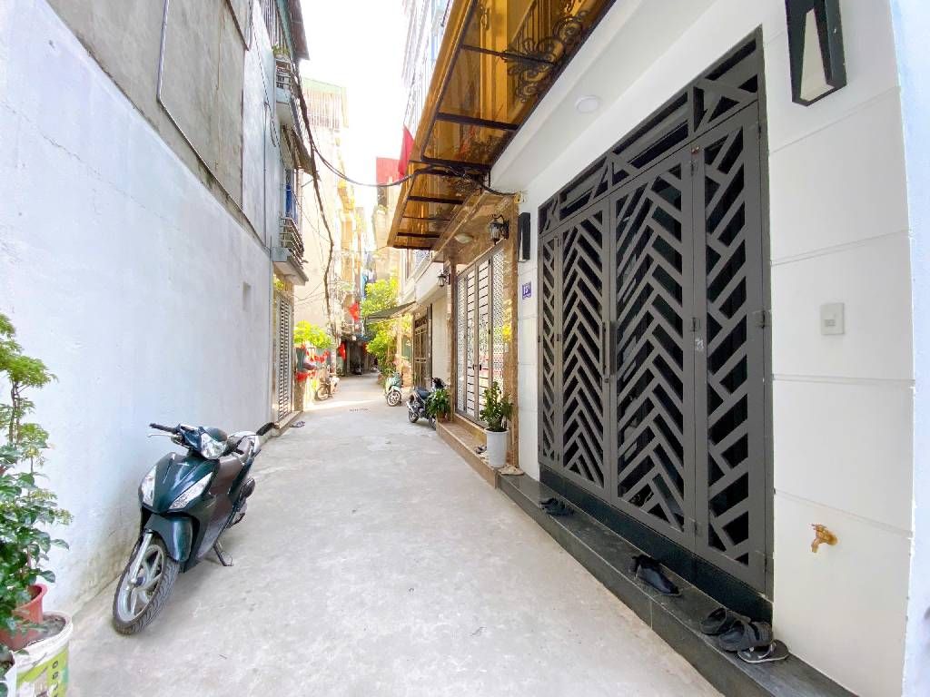 Bán nhà Trương Định - diện tích 39m2 5 tầng - Ô TÔ ĐỖ CỔNG - giá 12,8 tỷ