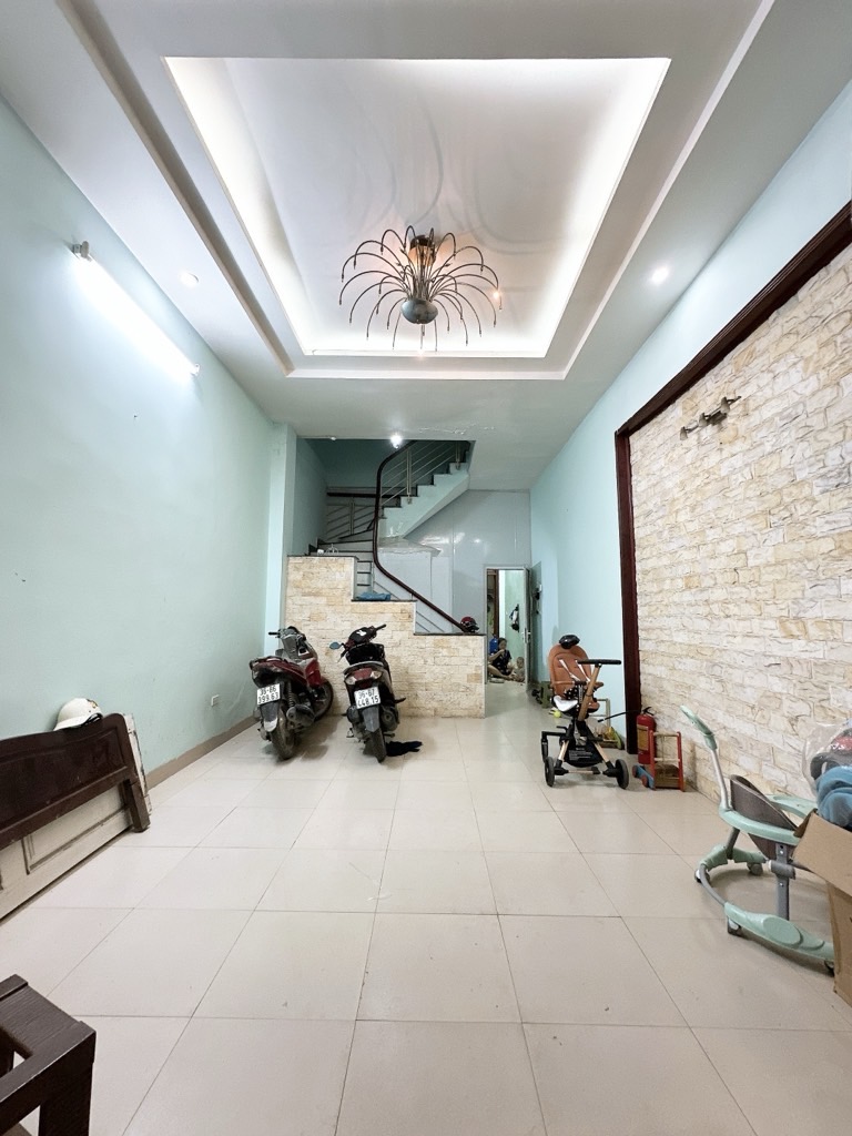 Bán nhà Hoàng Mai - diện tích 70m2 3 tầng - ô tô vào nhà - giá 9,5 tỷ