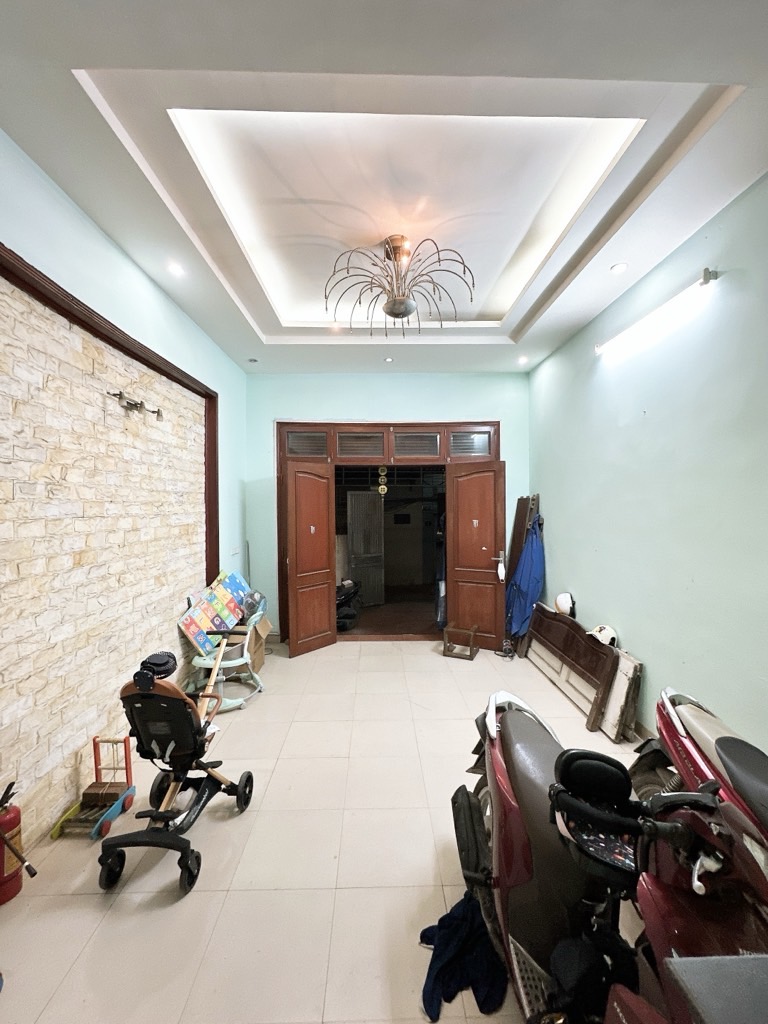 Bán nhà Hoàng Mai - diện tích 70m2 3 tầng - ô tô vào nhà - giá 9,5 tỷ