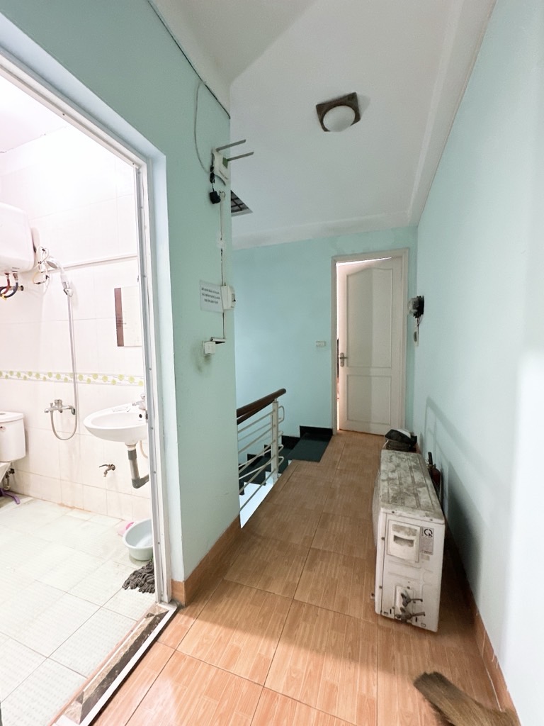 Bán nhà Hoàng Mai - diện tích 70m2 3 tầng - ô tô vào nhà - giá 9,5 tỷ