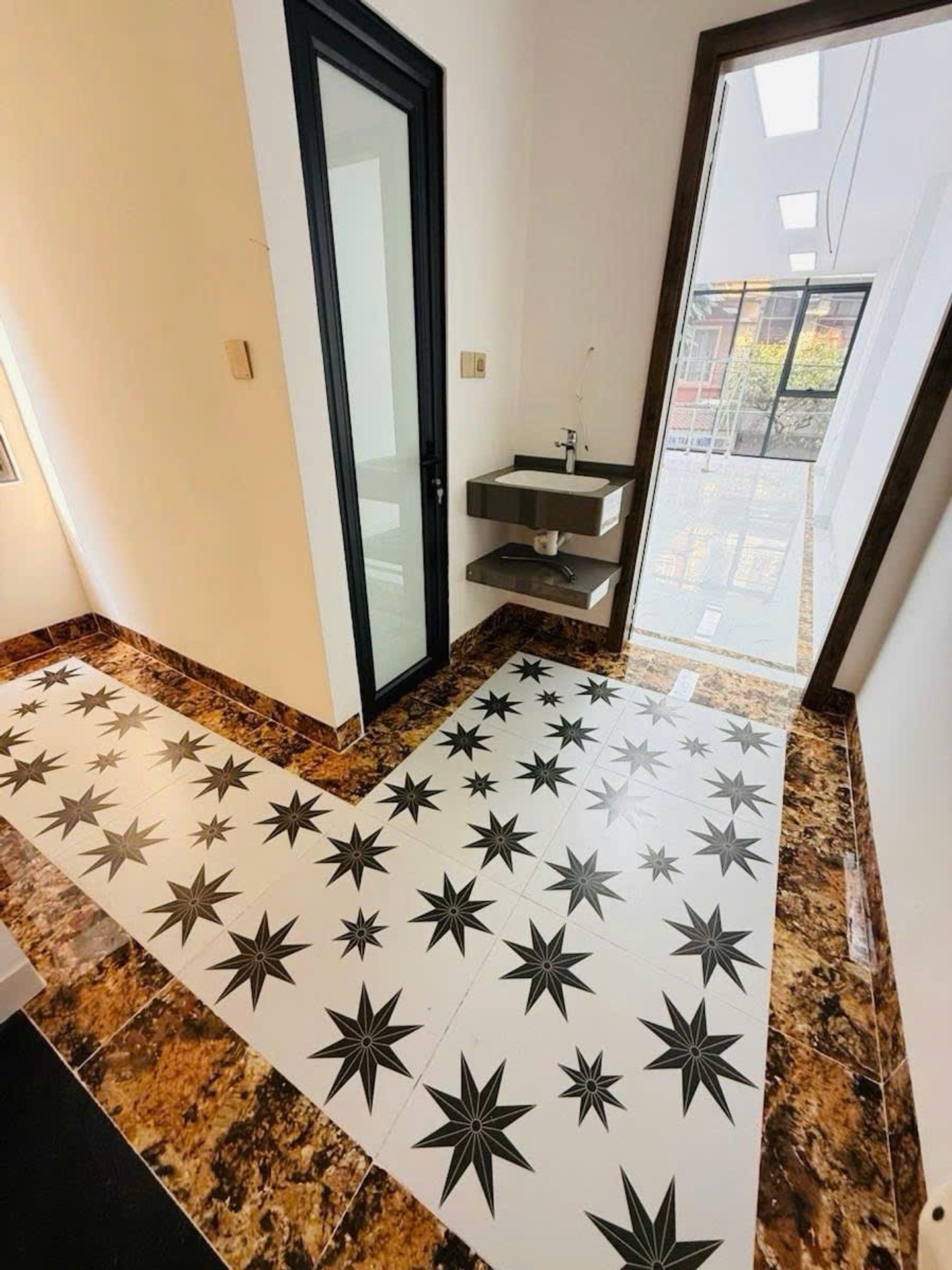 Bán nhà Thịnh Liệt - diện tích 45m2 6 tầng - Thang máy nhập khẩu - giá 18 tỷ