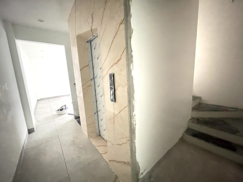 Bán nhà Ngõ Quỳnh - diện tích 91m2 7 tầng - Lô góc 2 mặt thoáng - giá 27,5 tỷ