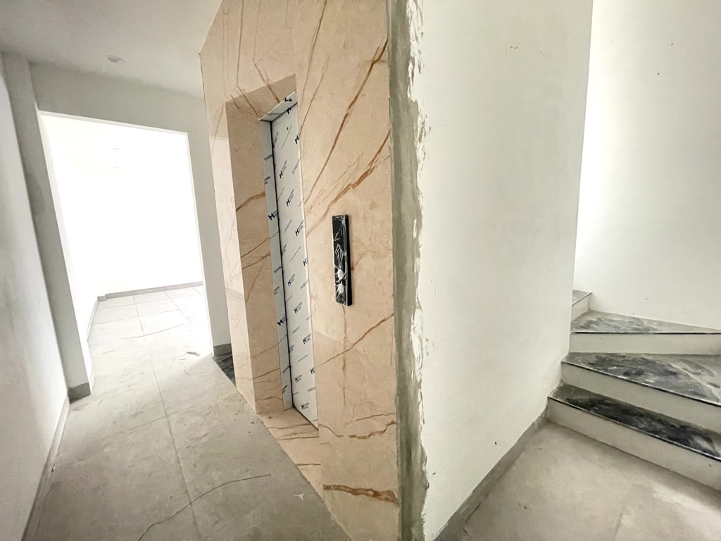 Bán nhà Ngõ Quỳnh - diện tích 91m2 7 tầng - Lô góc 2 mặt thoáng - giá 27,5 tỷ