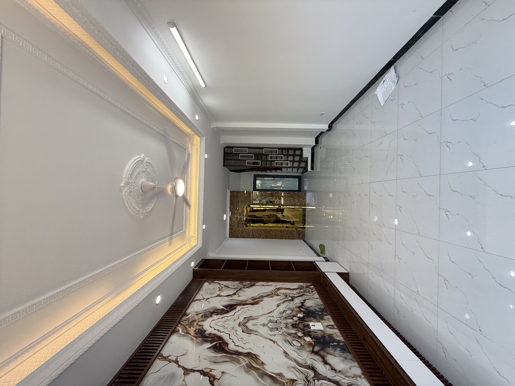 Bán nhà Vĩnh Hưng - diện tích 35m2 5 tầng - Ô TÔ THÔNG - giá 8,8 tỷ